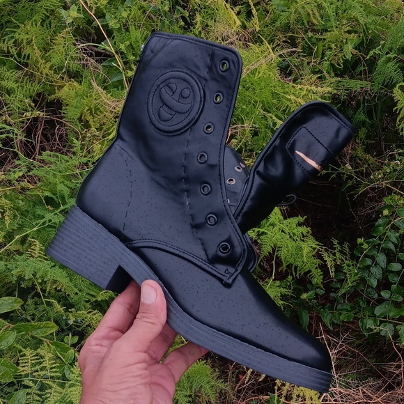 Sam & Libby Women's Melanie Black Combat Boots Gothic Stitched Embroidered Crest - Picture 3 of 17